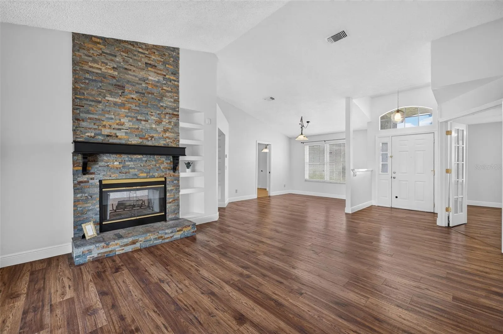 2925 EAGLE LAKE DR