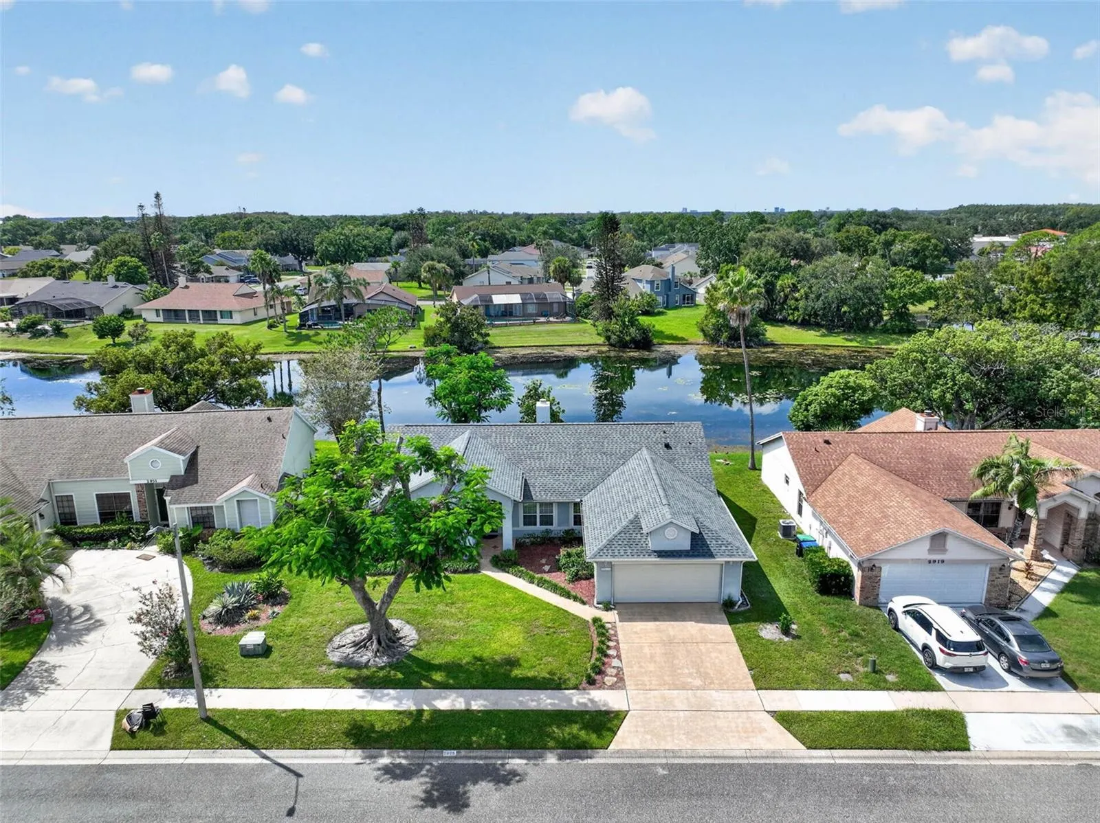 2925 EAGLE LAKE DR