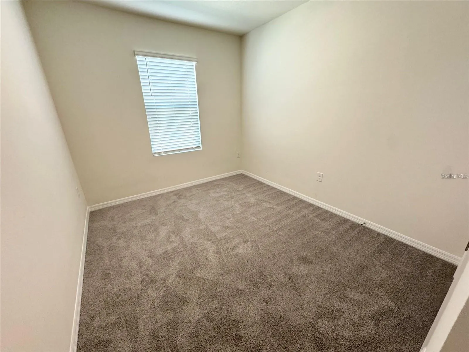 2353 PENGUIN BLVD