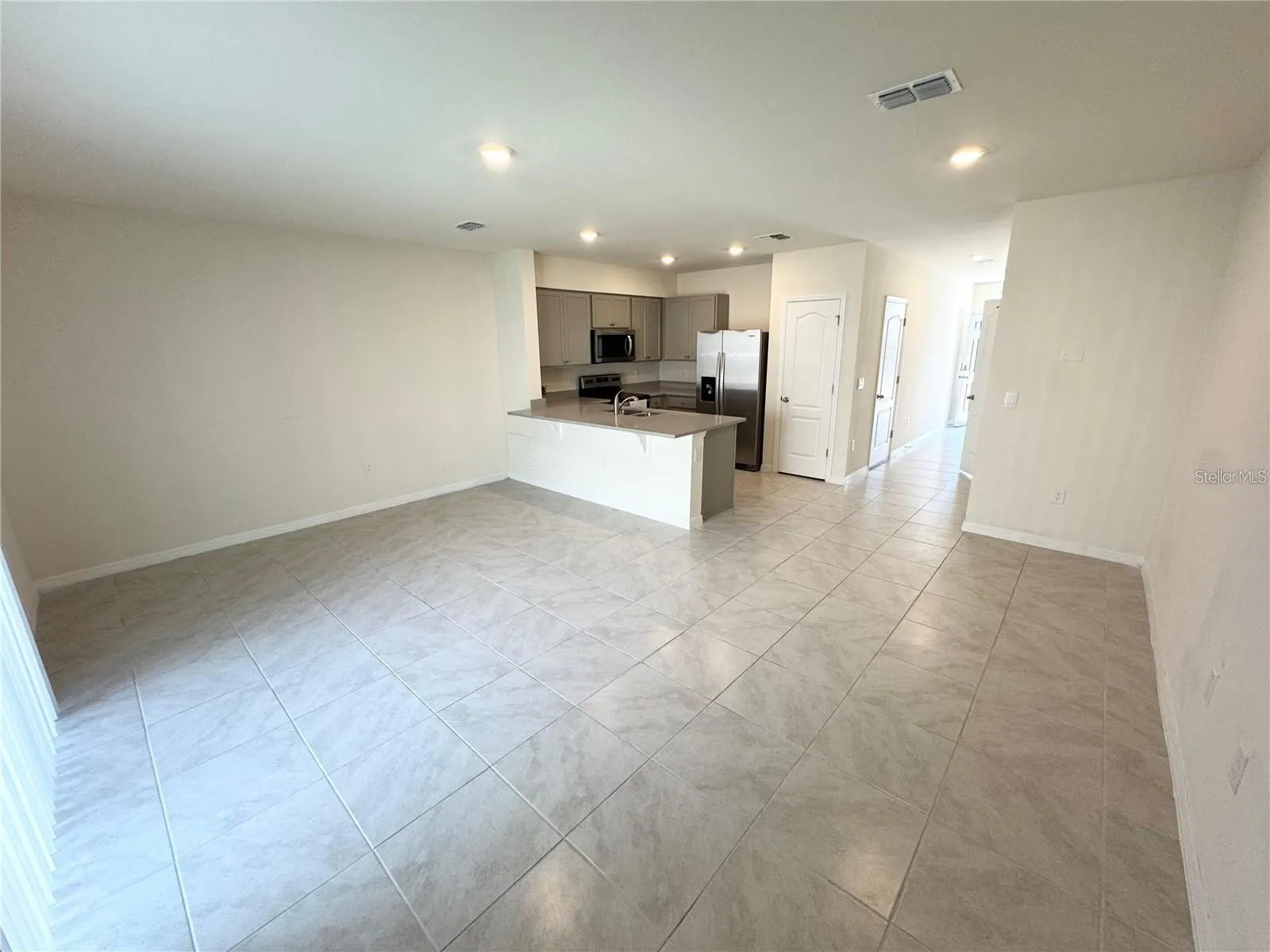 2353 PENGUIN BLVD