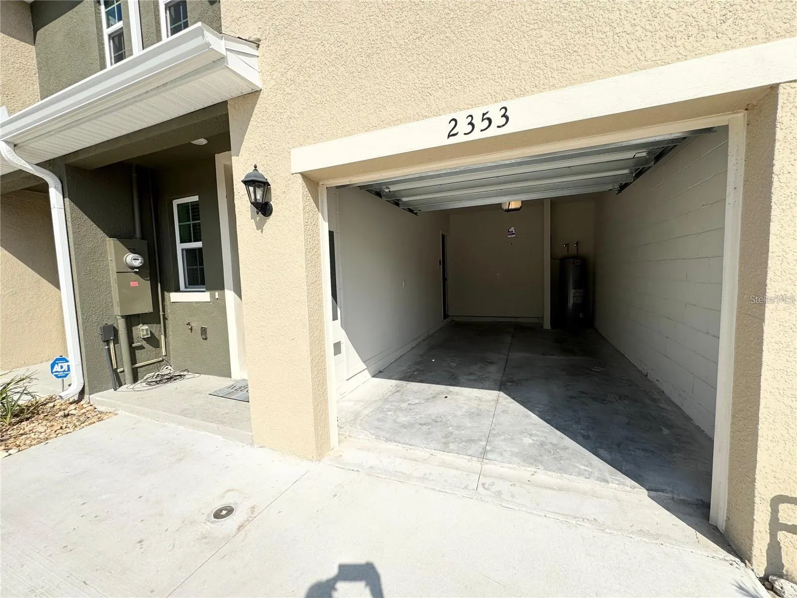 2353 PENGUIN BLVD