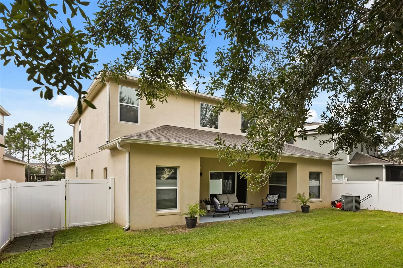 9117 OAK COMMONS WAY