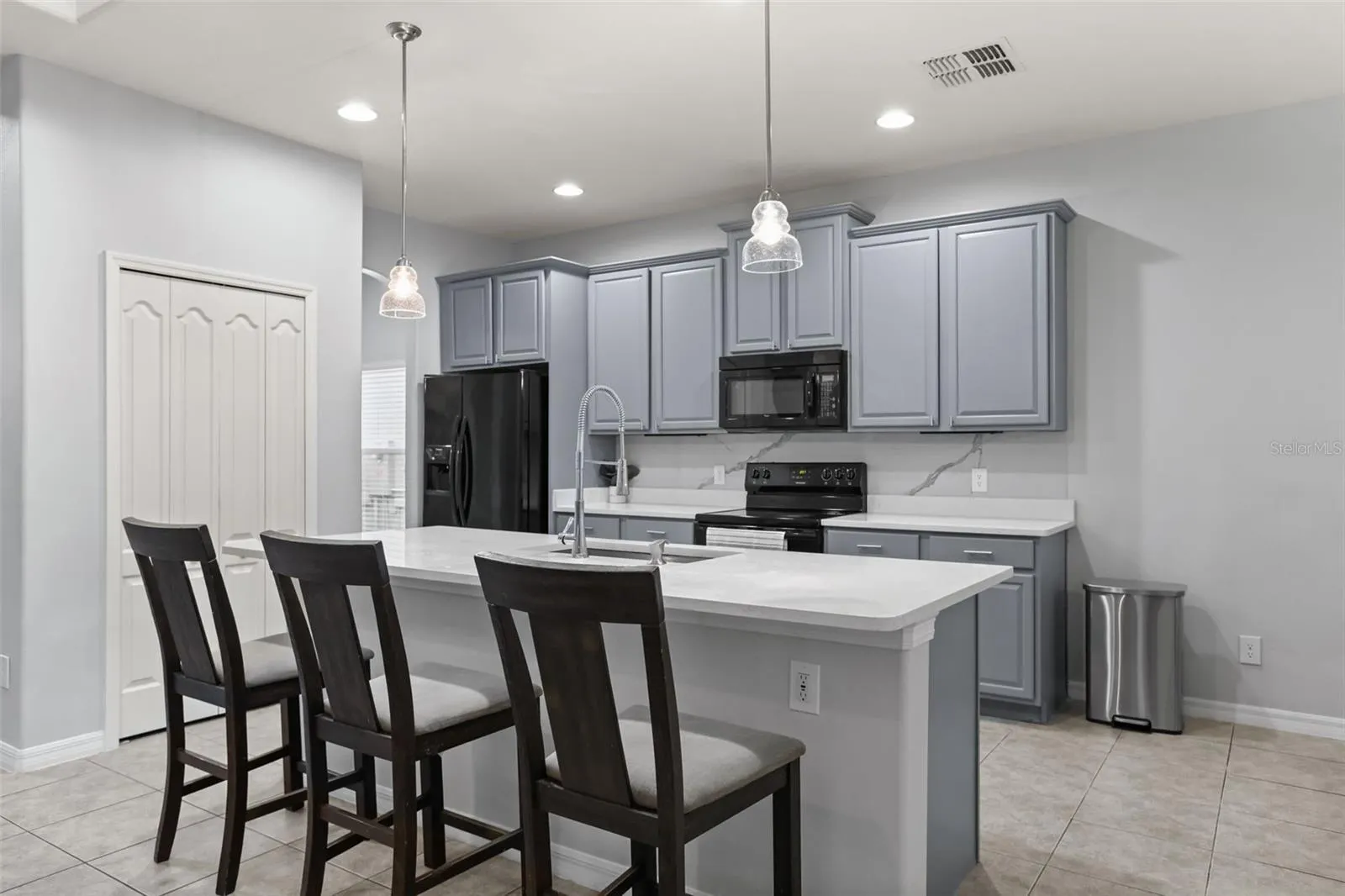 9117 OAK COMMONS WAY
