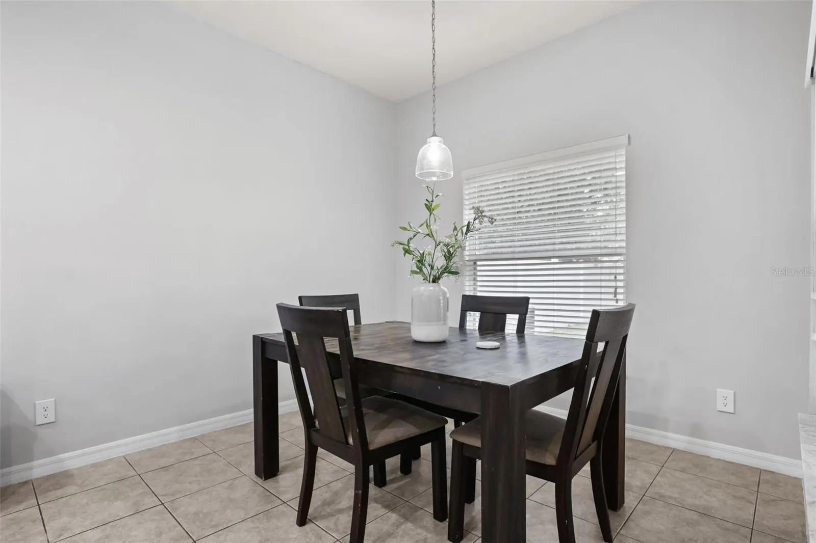 9117 OAK COMMONS WAY