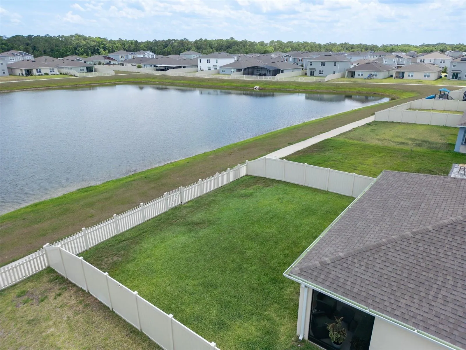 5634 WINONA DR