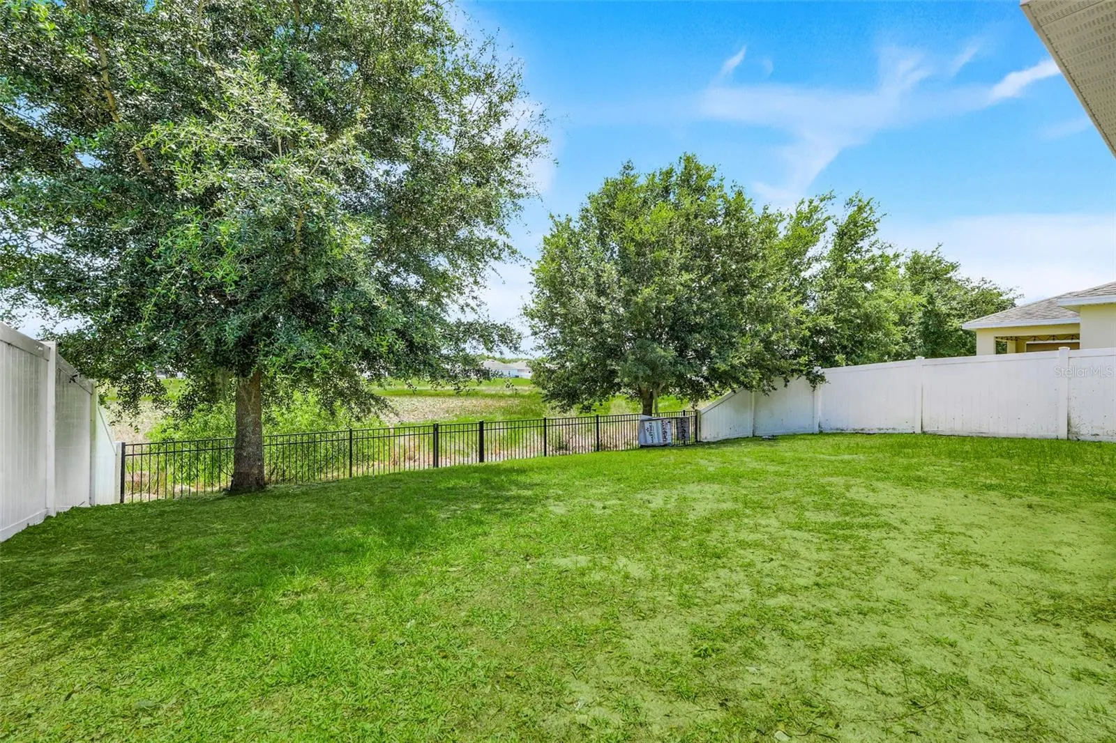 639 SAMUEL PL