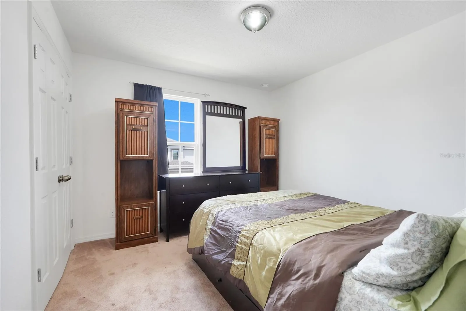 639 SAMUEL PL
