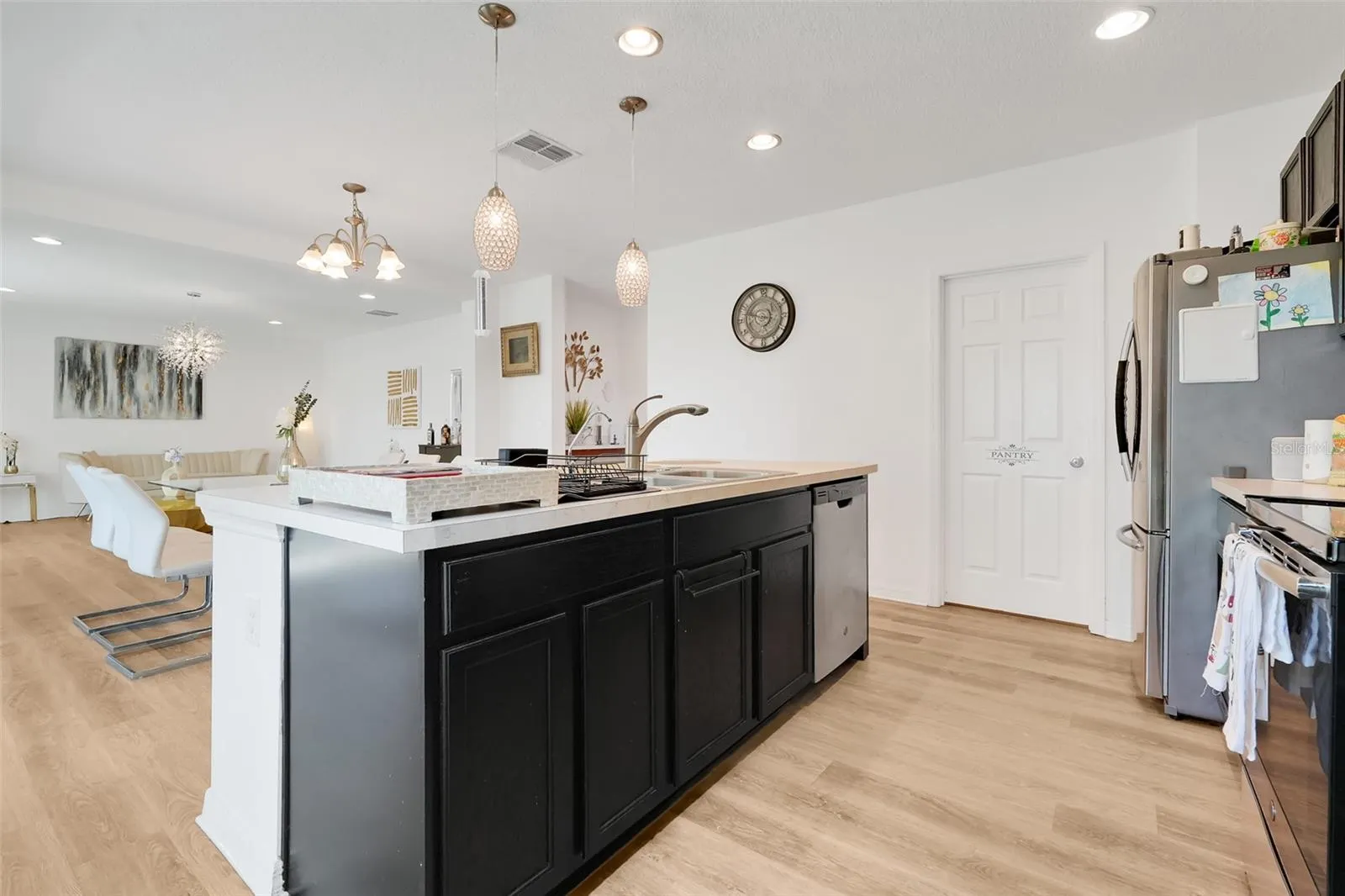 639 SAMUEL PL