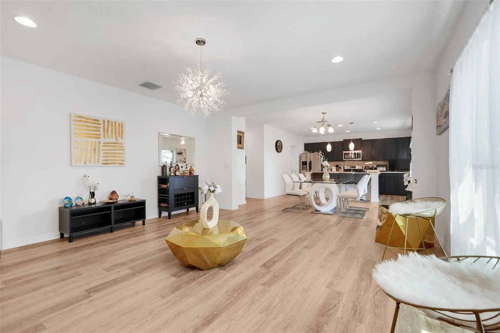 639 SAMUEL PL