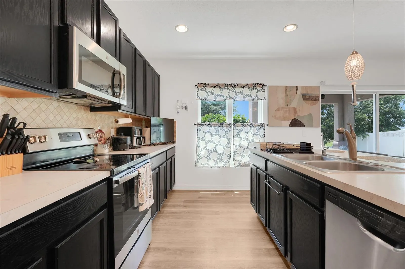 639 SAMUEL PL