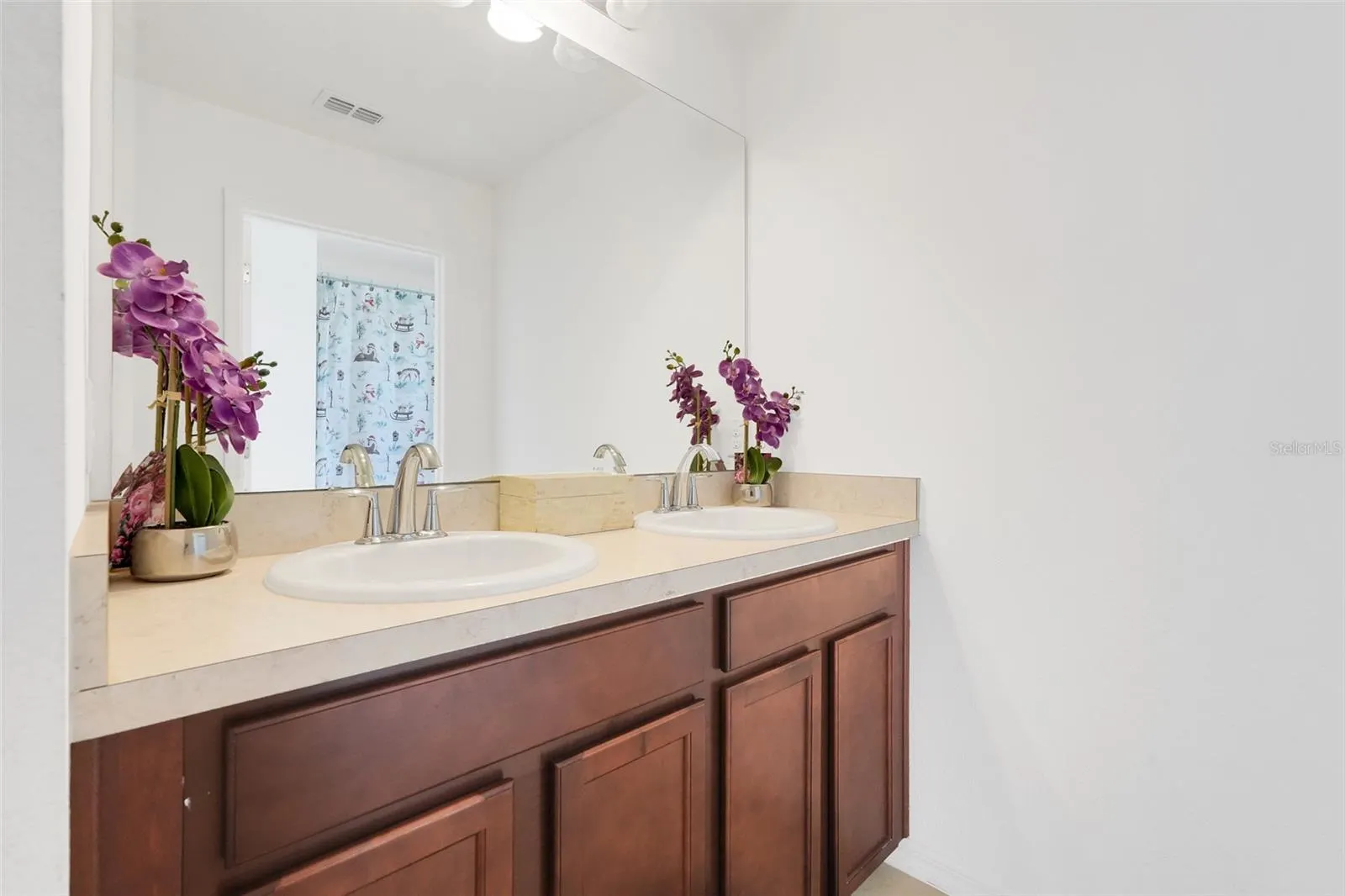639 SAMUEL PL