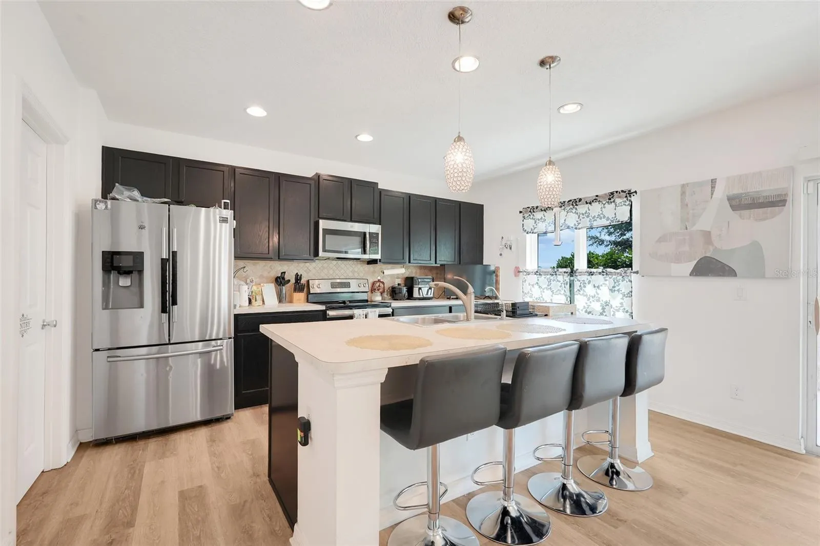 639 SAMUEL PL