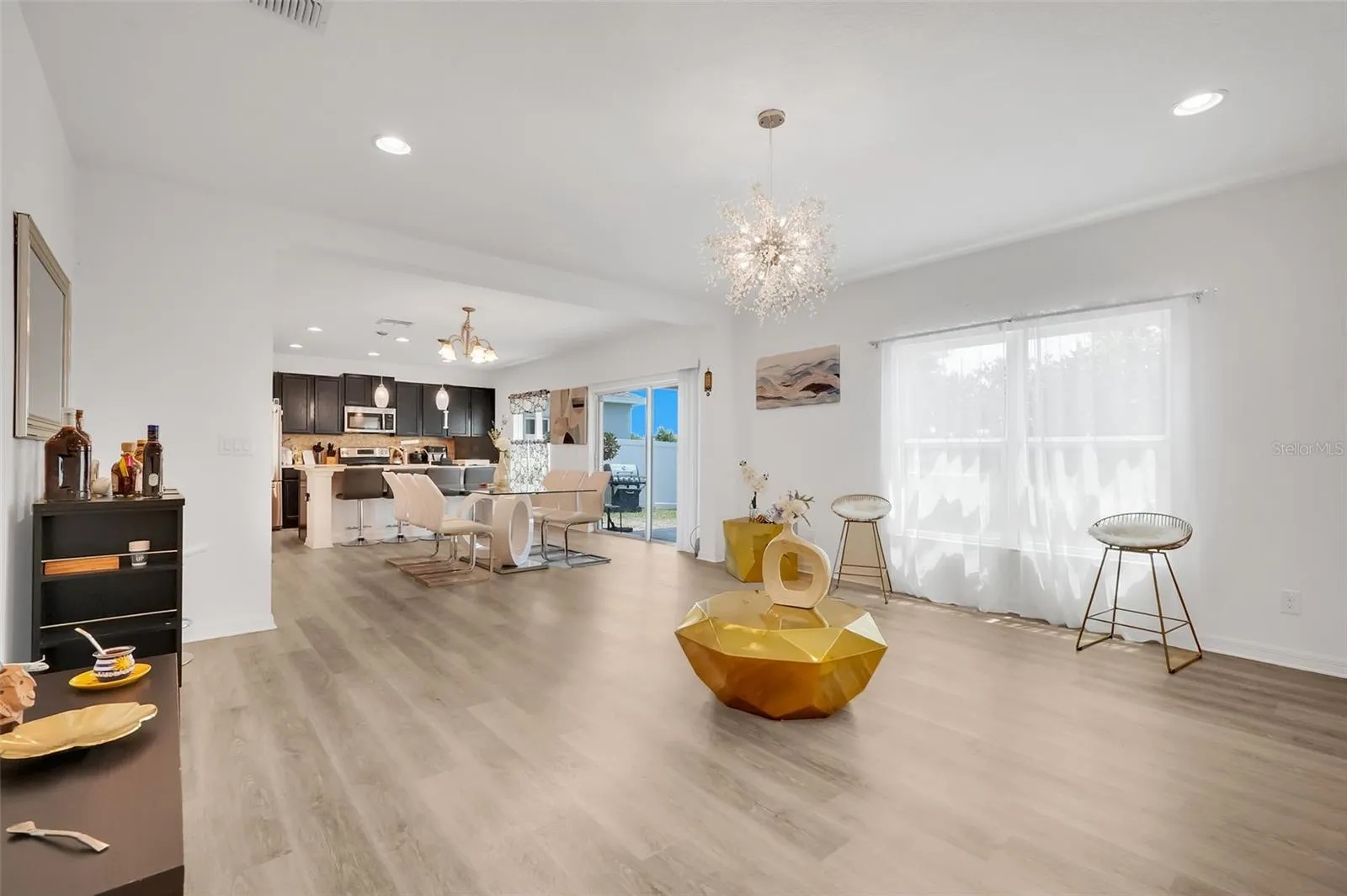 639 SAMUEL PL