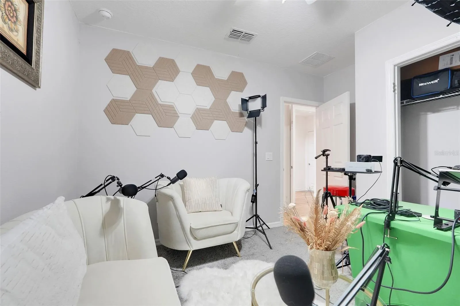 639 SAMUEL PL