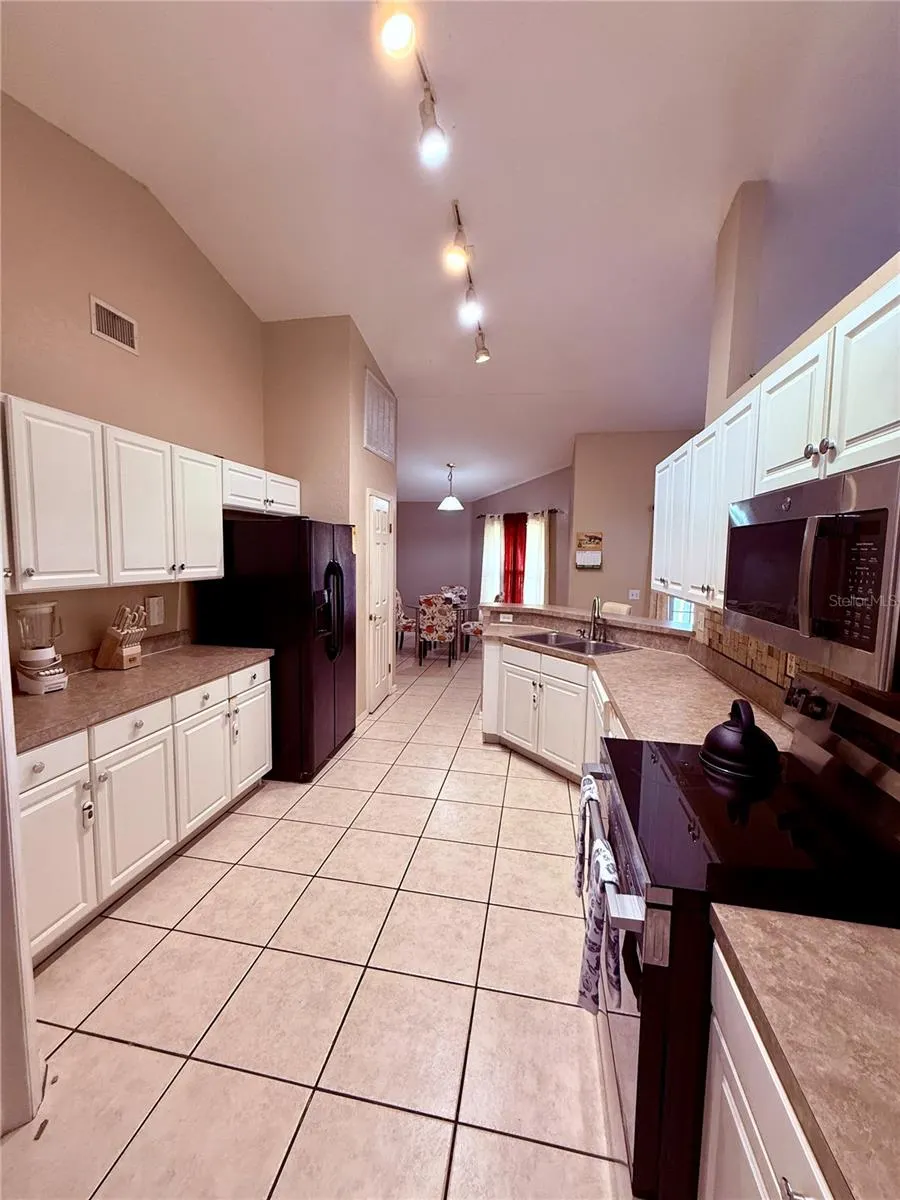 649 SIERRA CIR