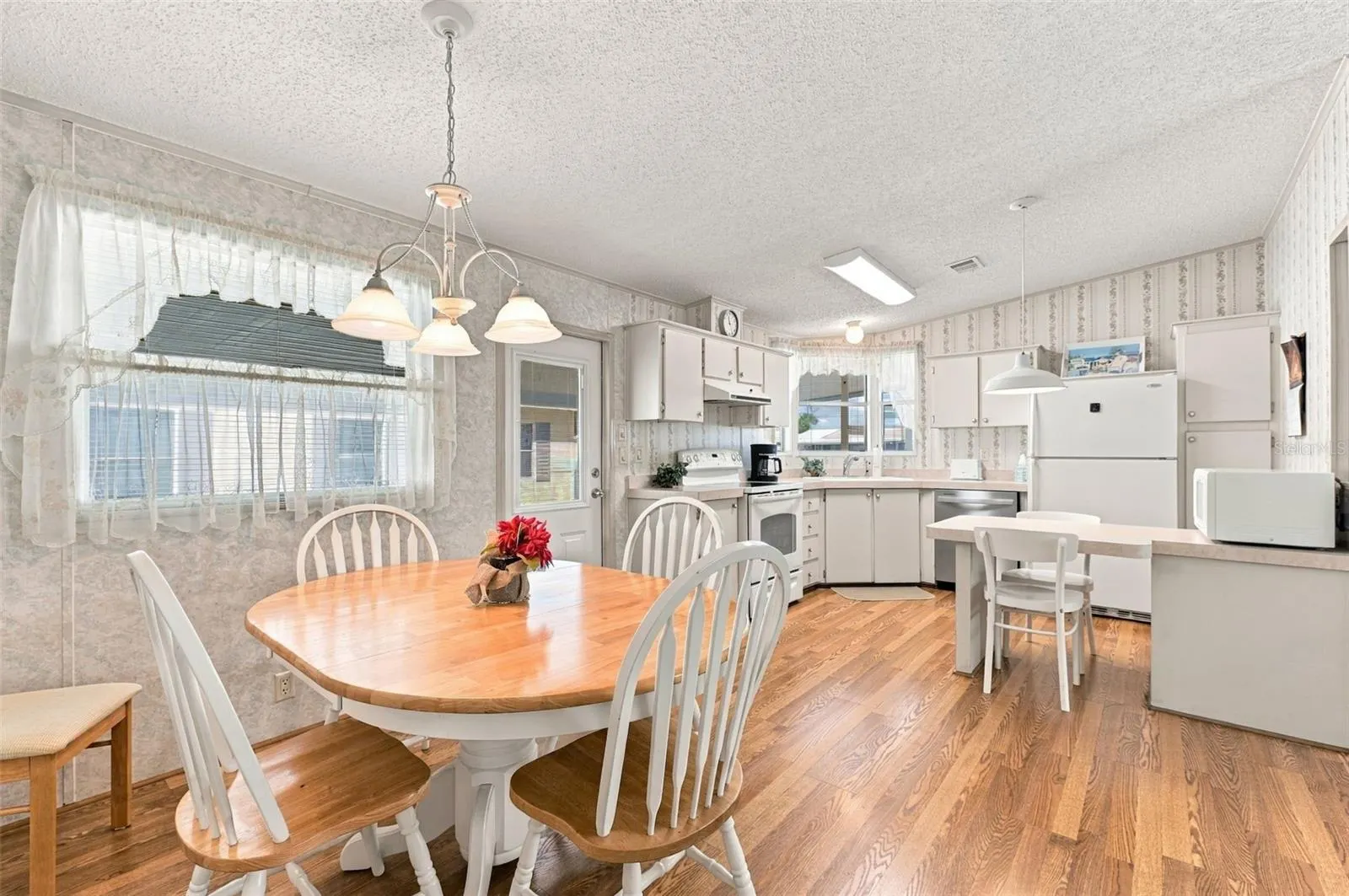 122 DOUGLAS PARK AVE
