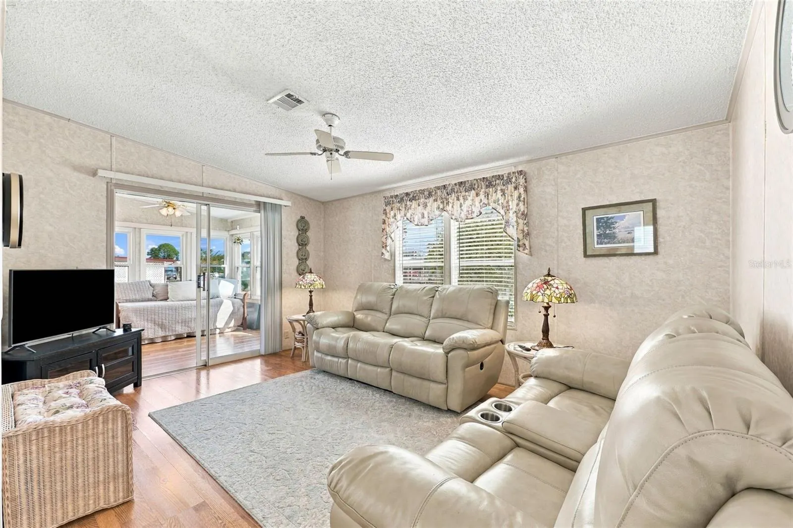122 DOUGLAS PARK AVE