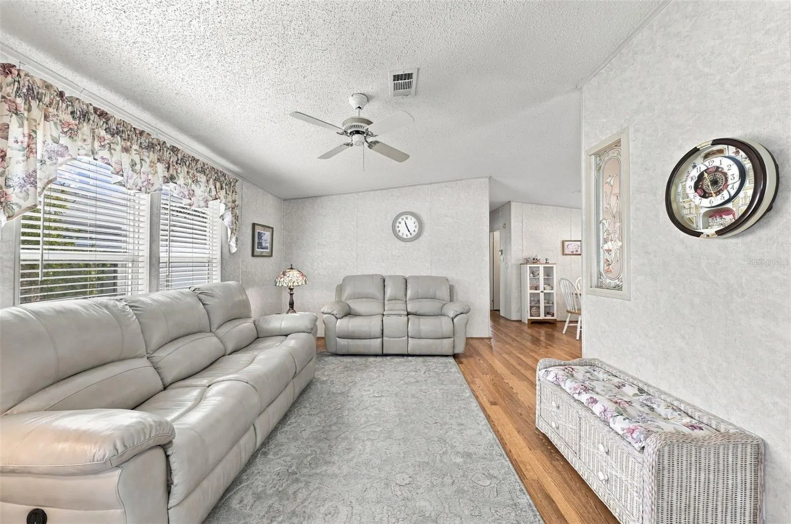 122 DOUGLAS PARK AVE