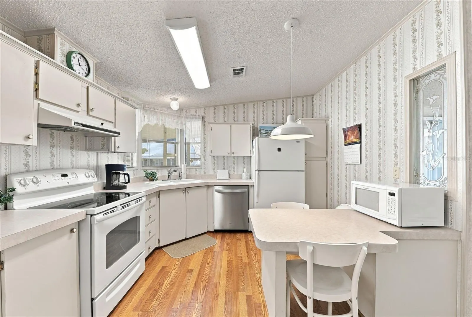 122 DOUGLAS PARK AVE