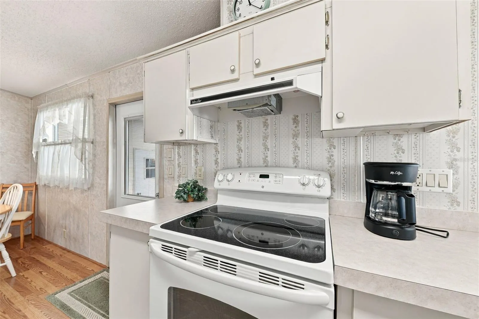 122 DOUGLAS PARK AVE