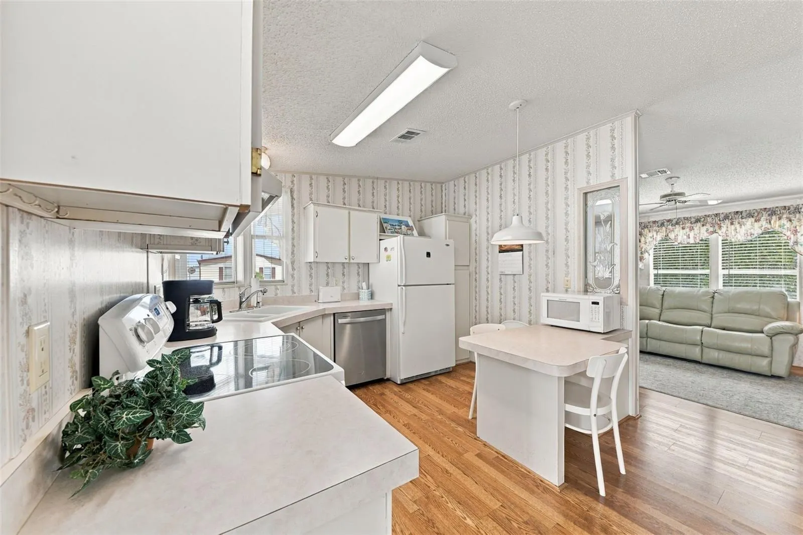 122 DOUGLAS PARK AVE