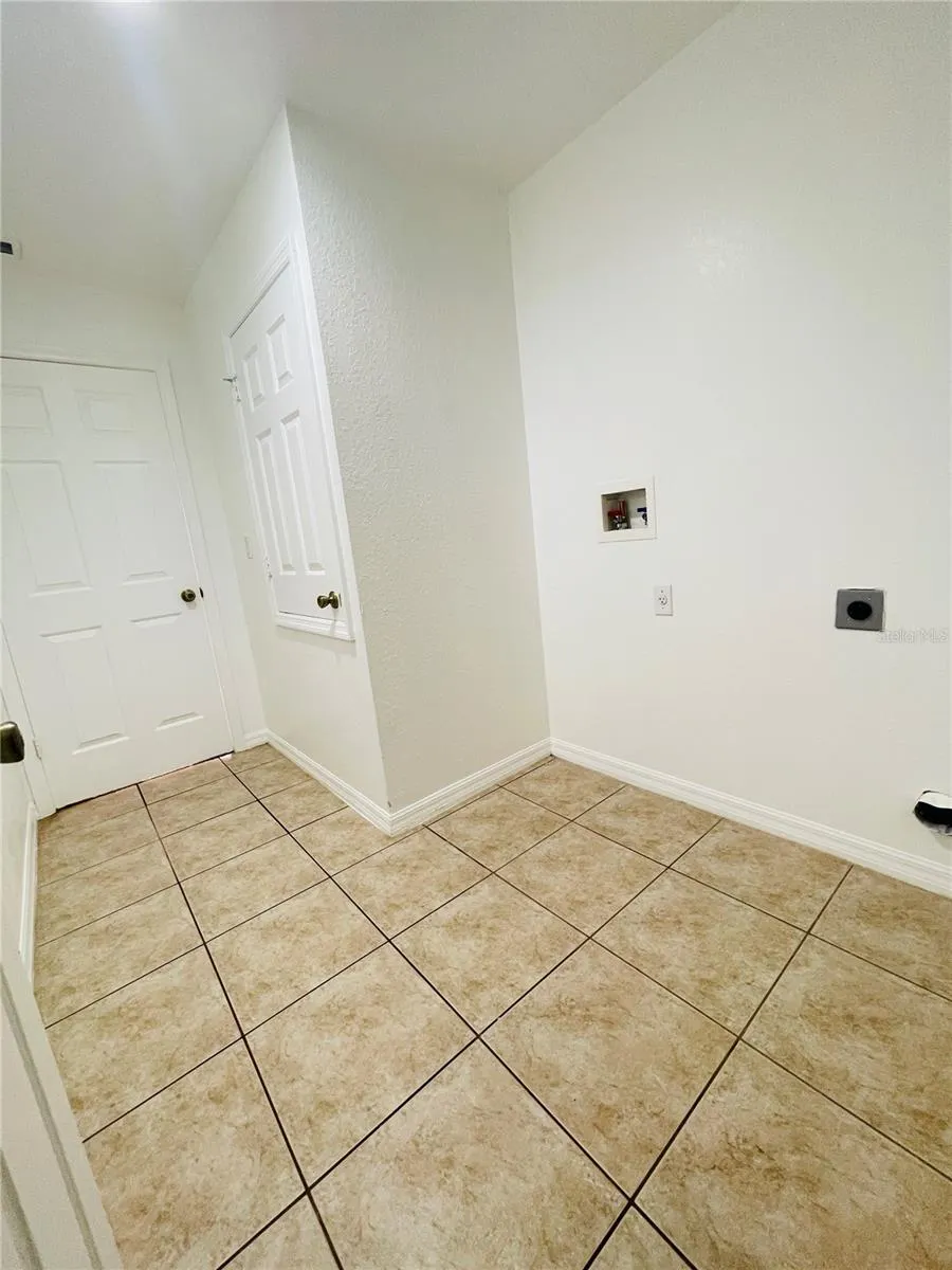 446 CARAWAY DR
