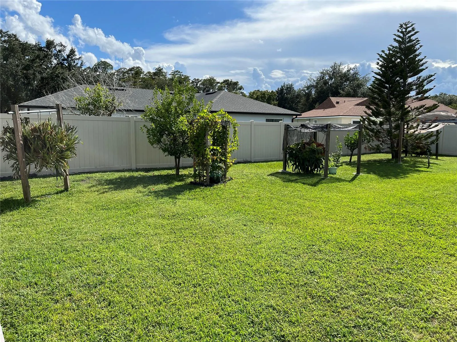 220 MISSISSIPPI WOODS LN