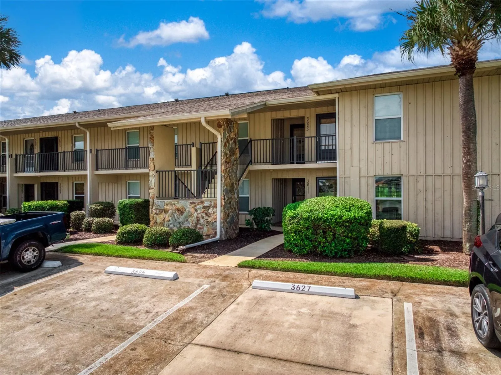 3613 EDGEWATER DR