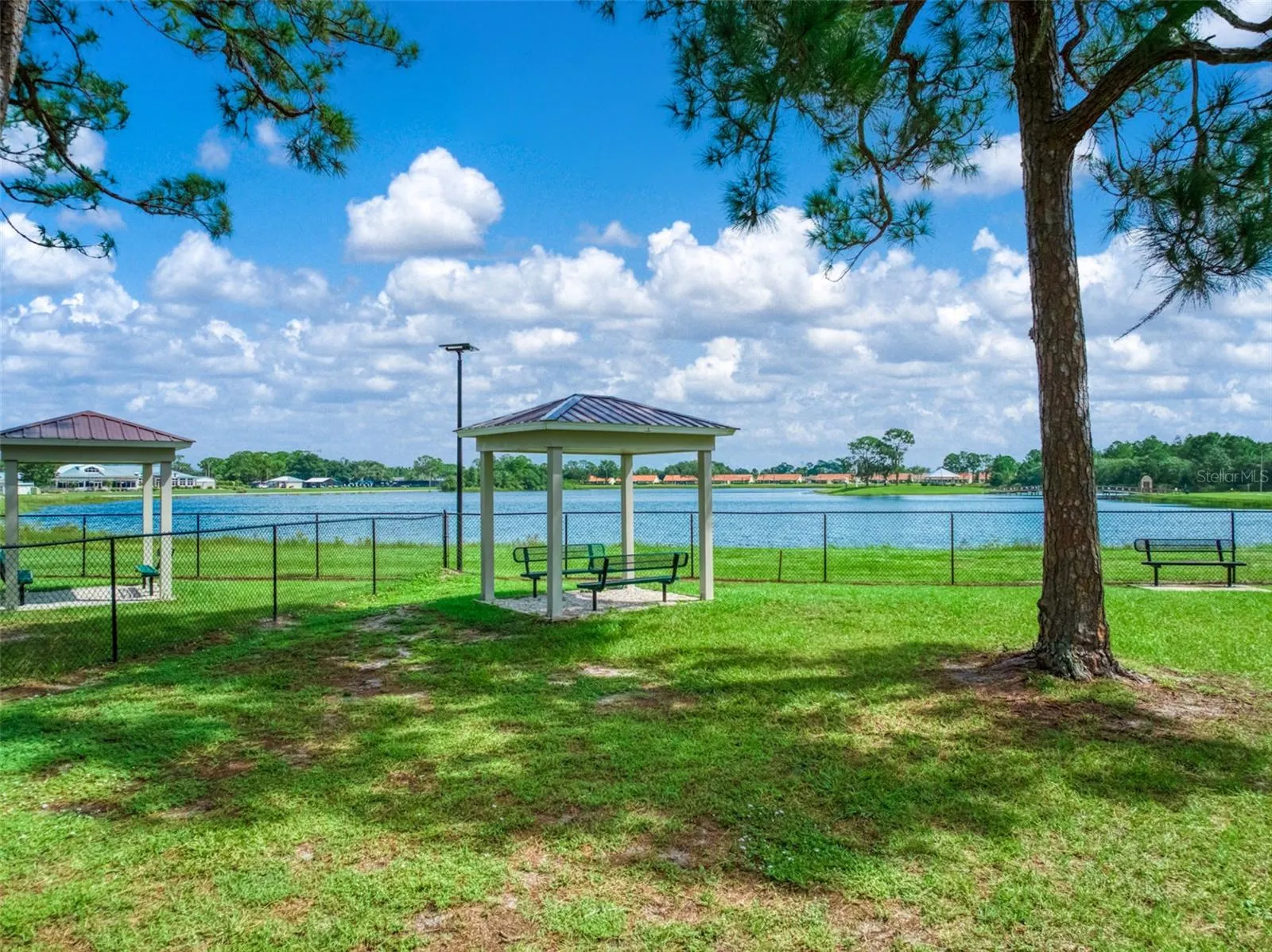 3613 EDGEWATER DR