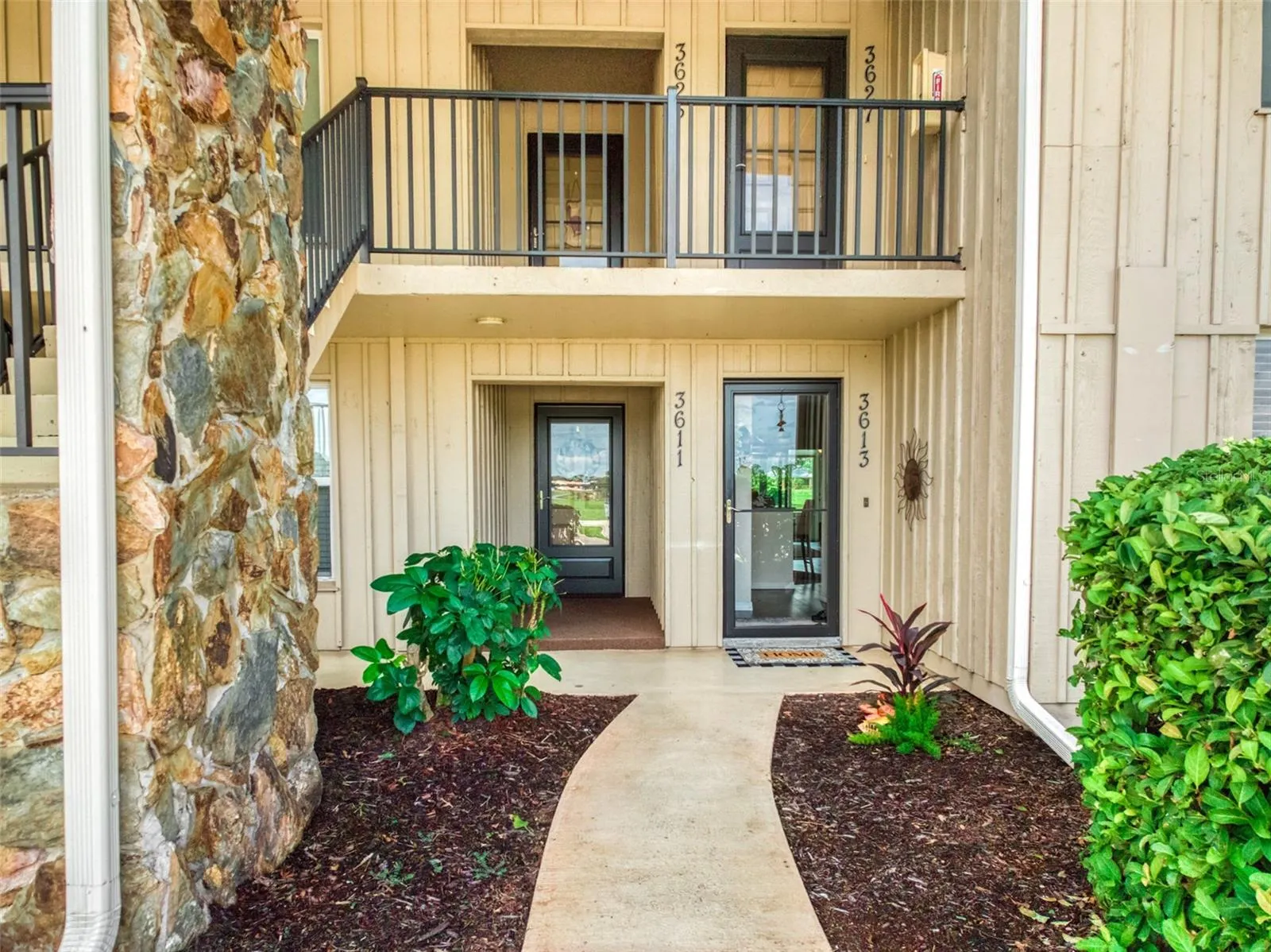 3613 EDGEWATER DR