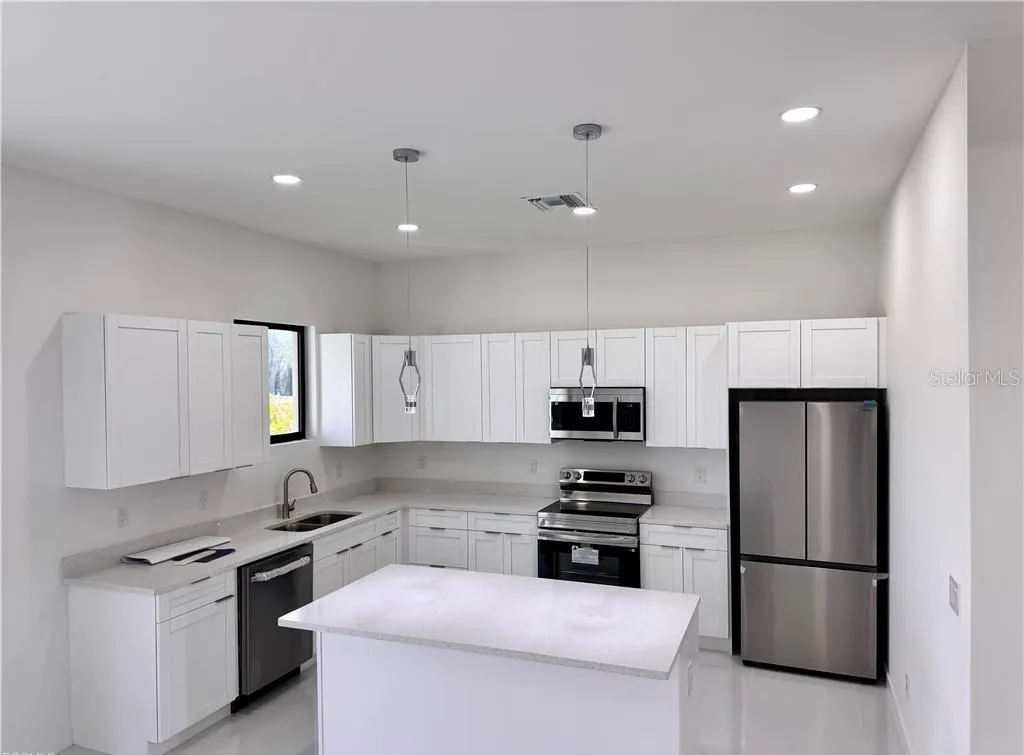 4121 NW 22ND ST