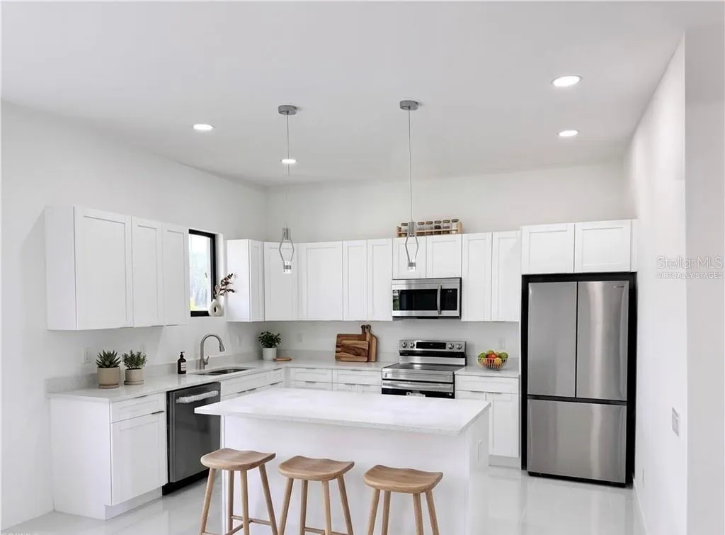 4121 NW 22ND ST