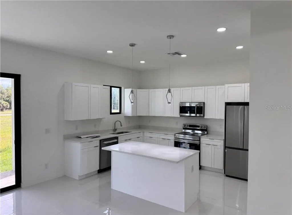 4121 NW 22ND ST
