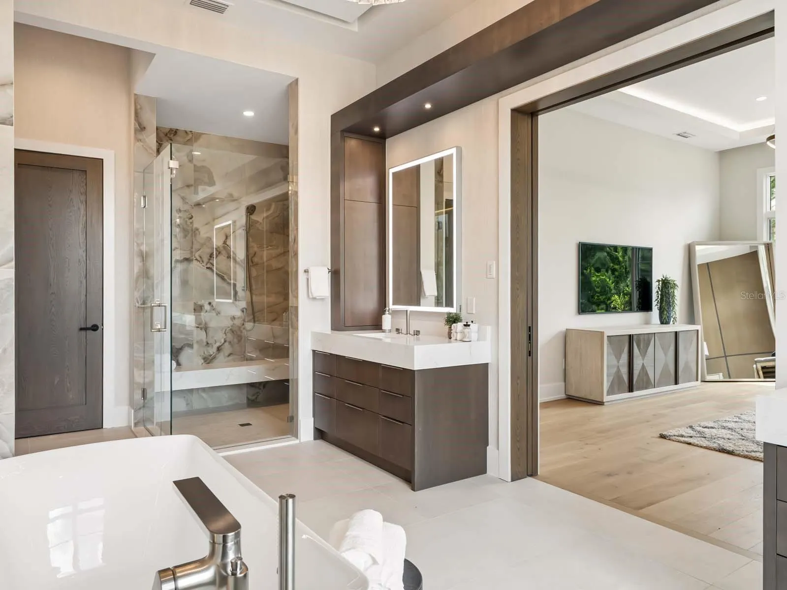 11043 CROMWELL RD