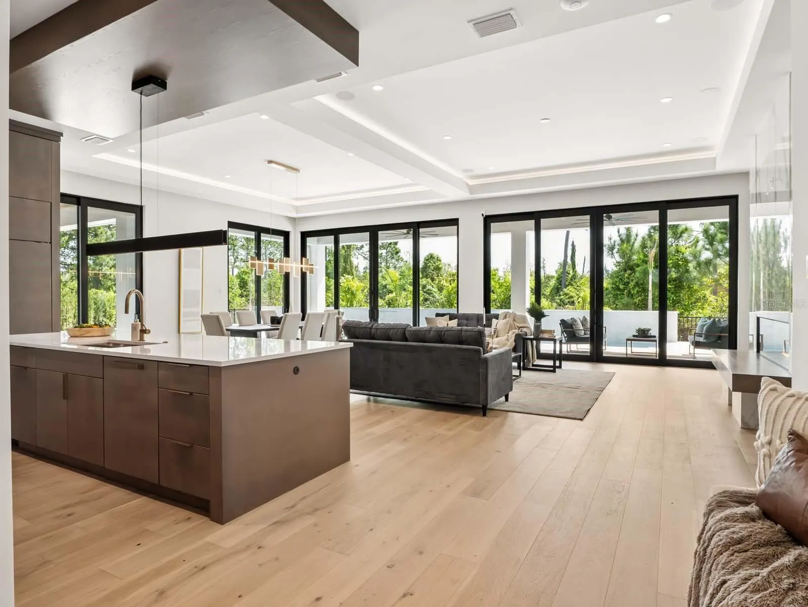11043 CROMWELL RD