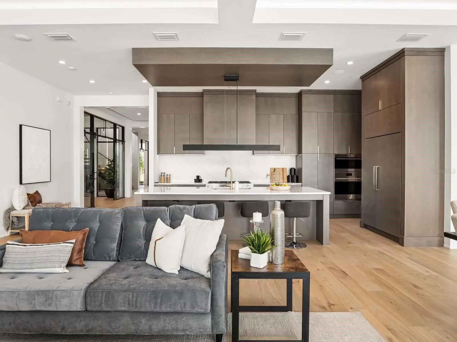 11043 CROMWELL RD