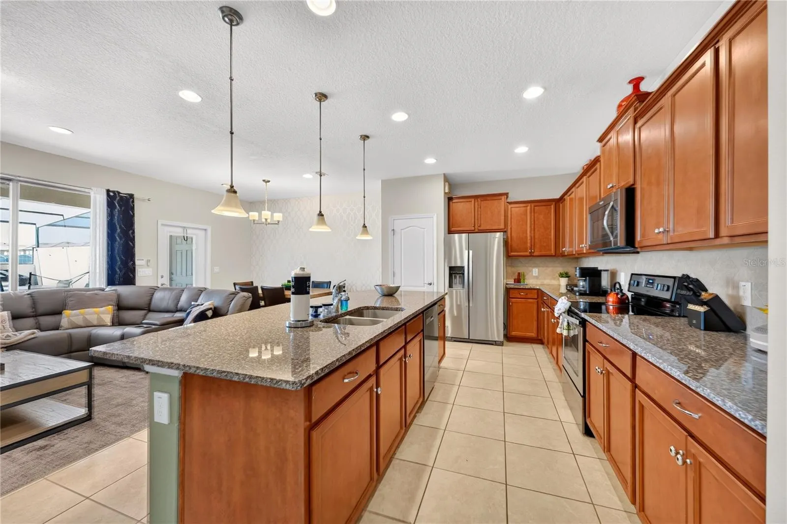 8882 GENEVE CT