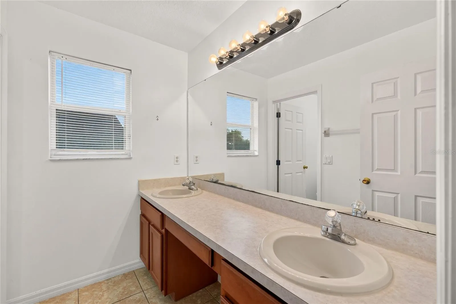 2838 SWEETSPIRE CIR