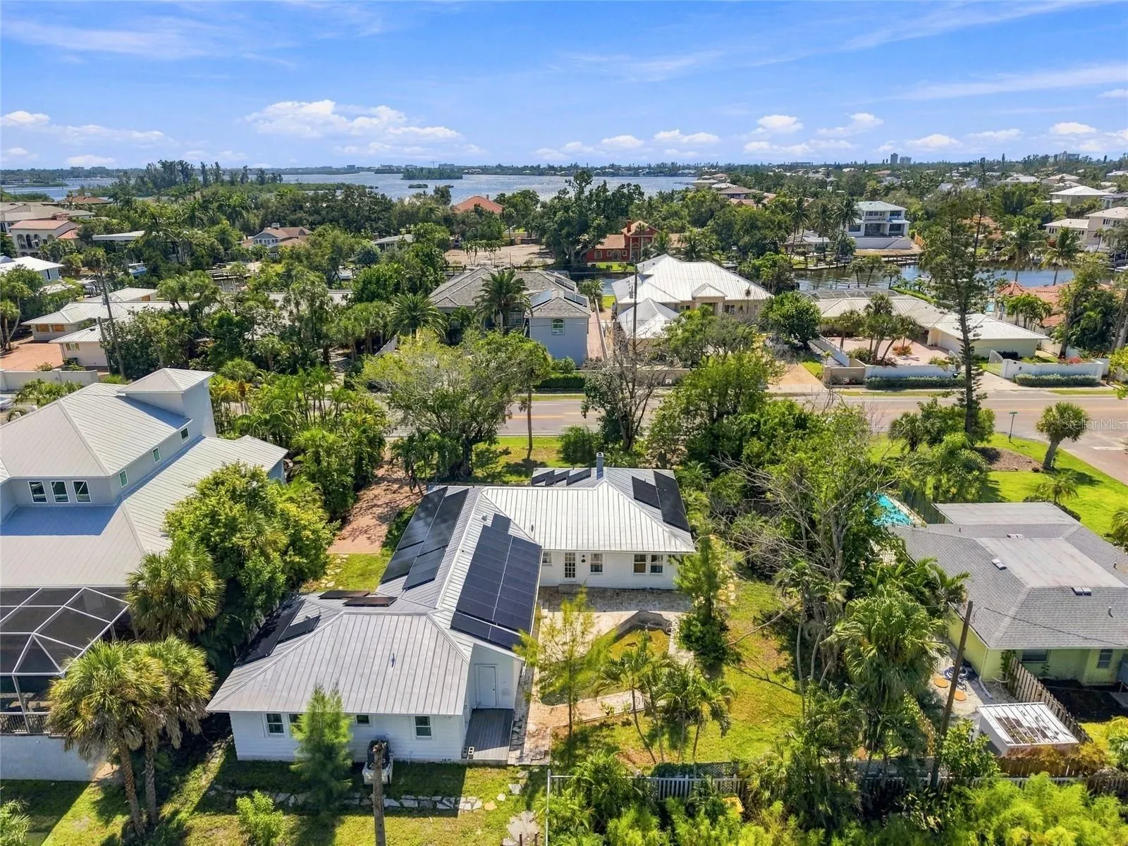 617 SIESTA DR