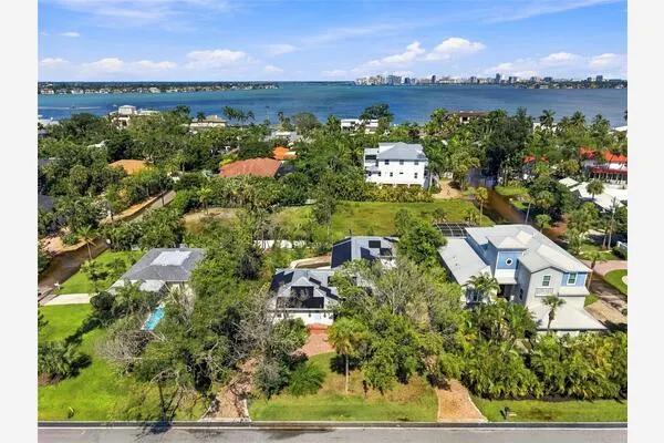 617 SIESTA DR