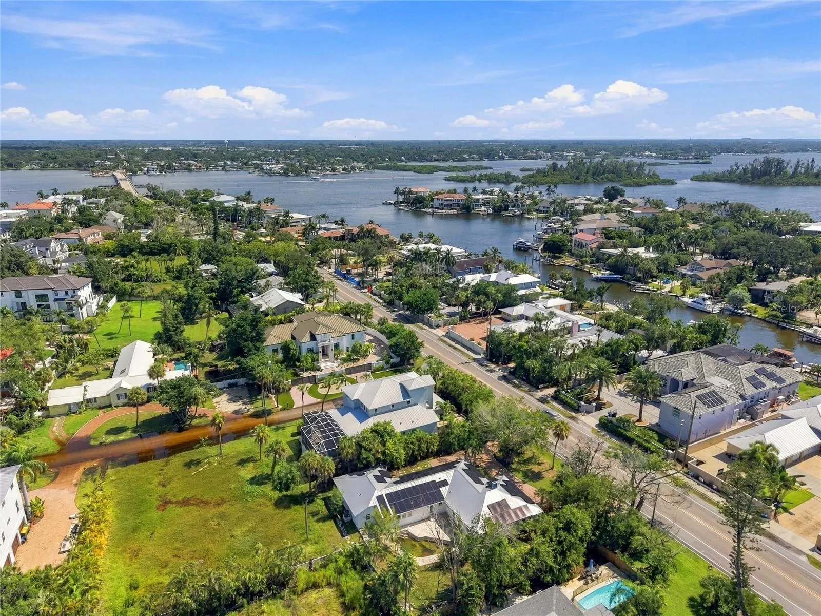 617 SIESTA DR