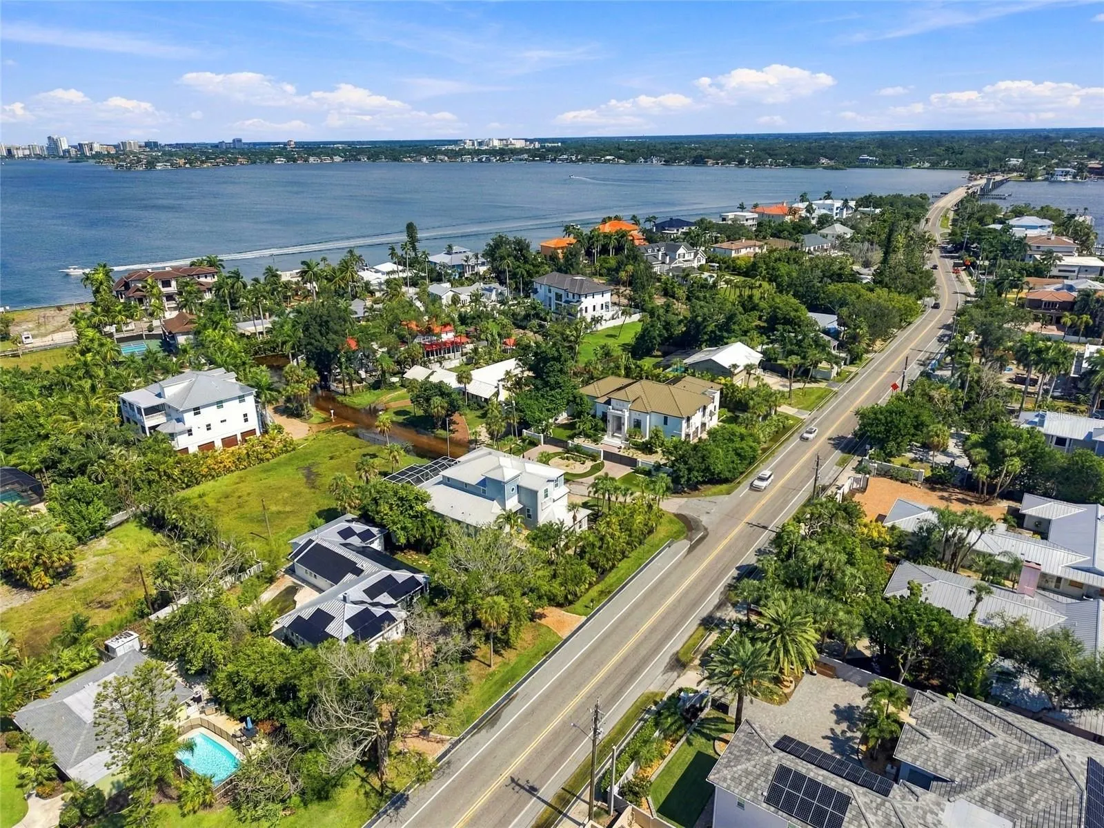 617 SIESTA DR