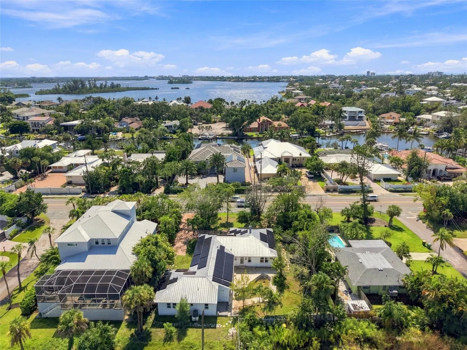 617 SIESTA DR