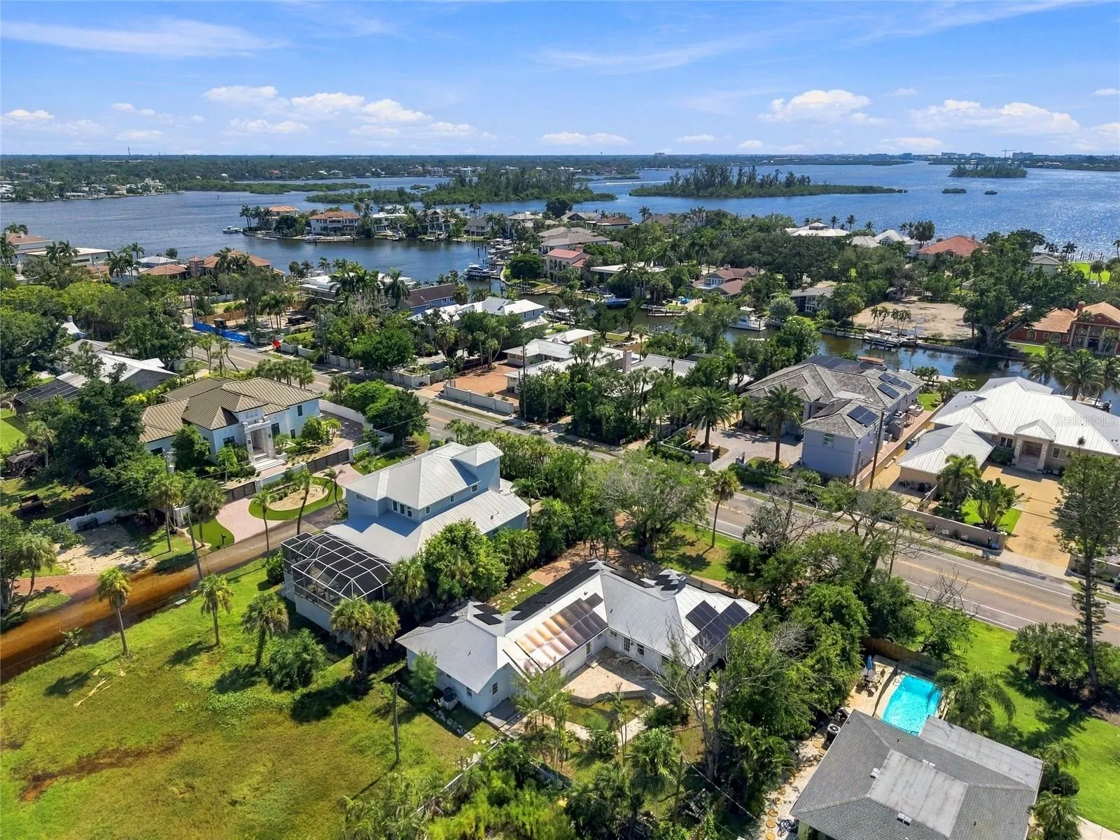 617 SIESTA DR