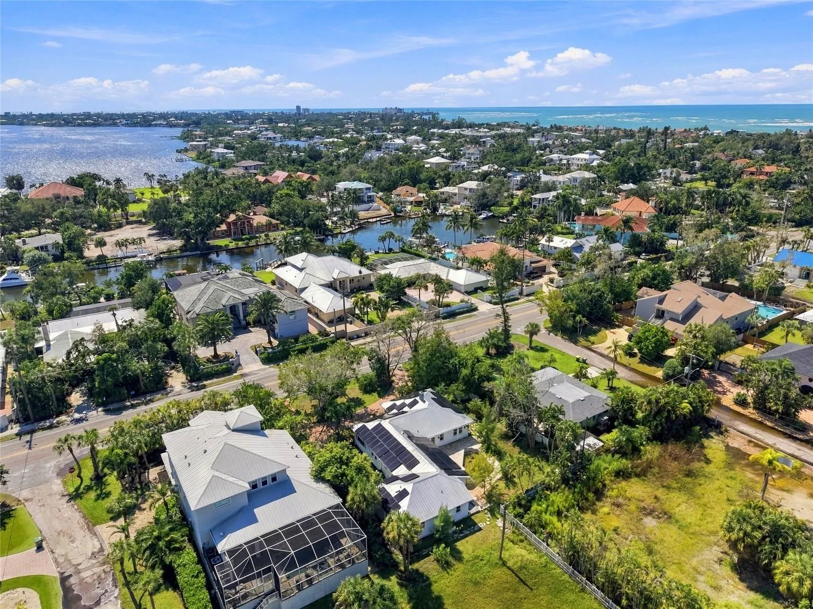 617 SIESTA DR