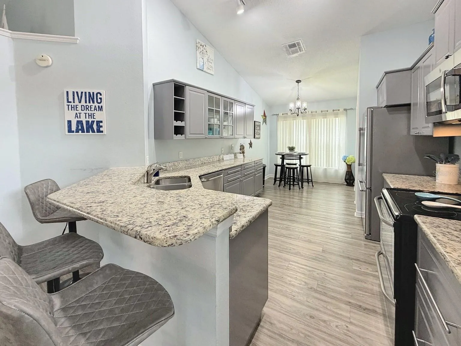 604 EAGLE POINTE S