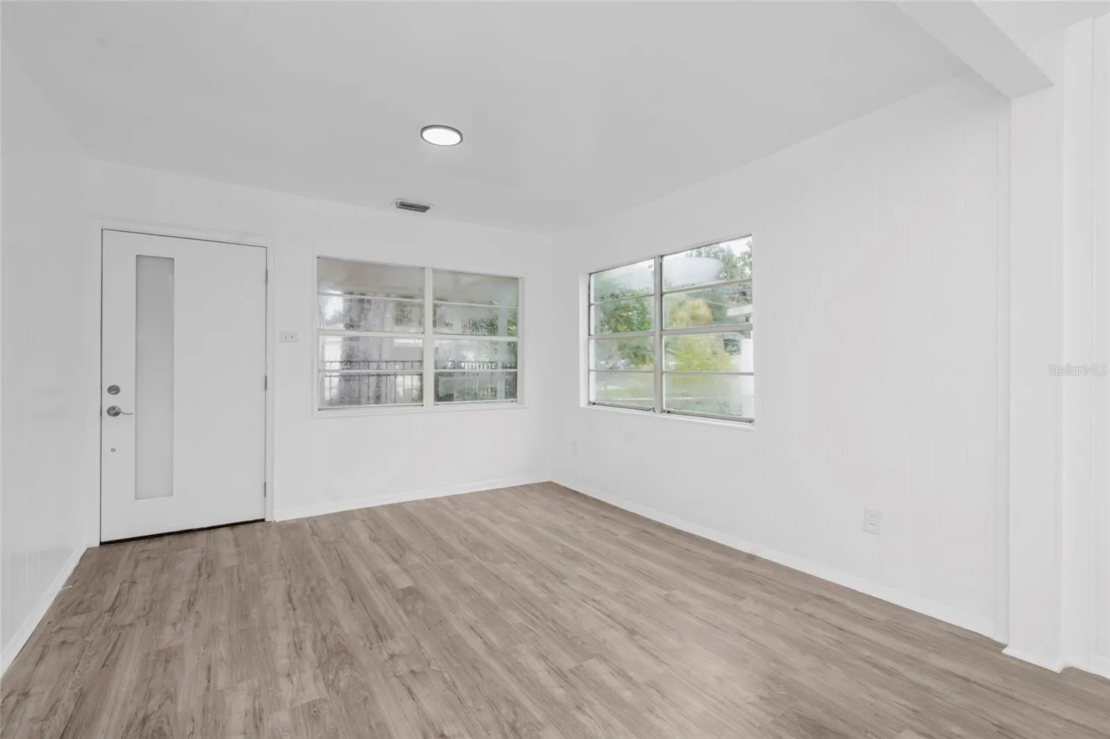 8021 N EDISON AVE
