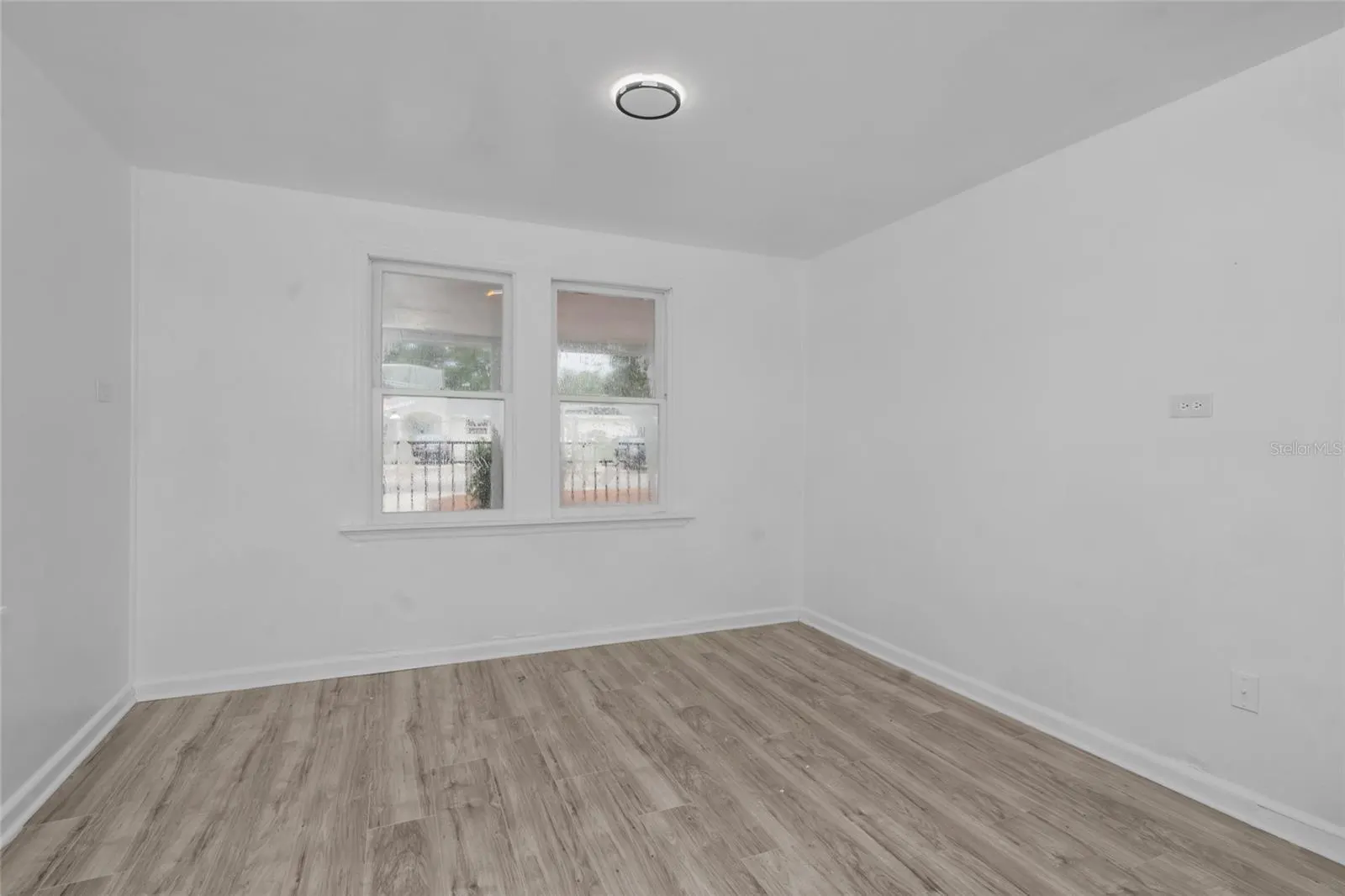 8021 N EDISON AVE
