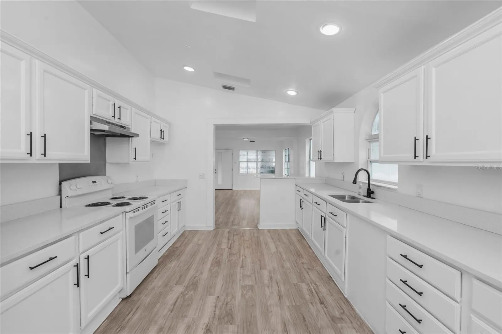8021 N EDISON AVE