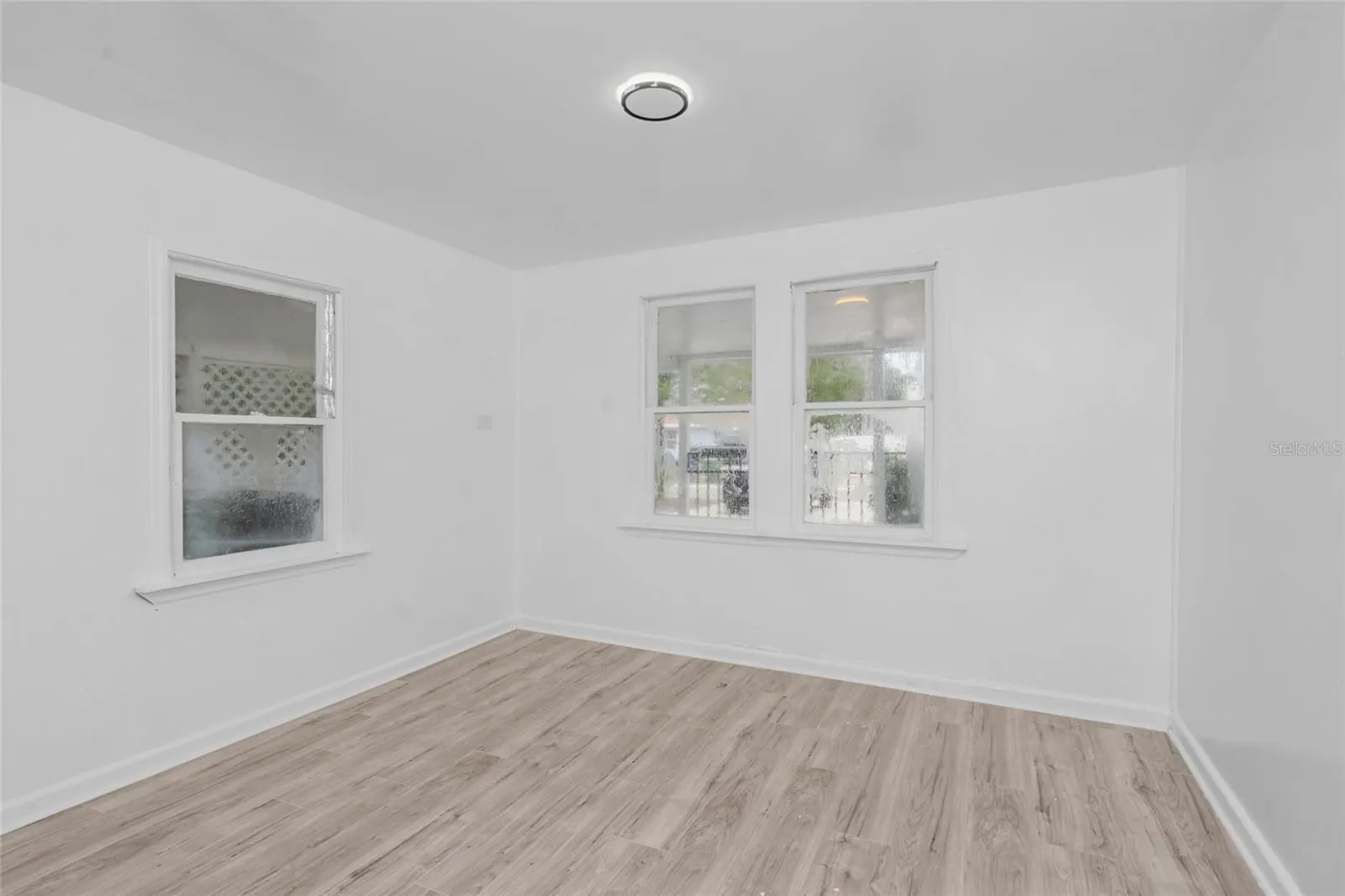 8021 N EDISON AVE